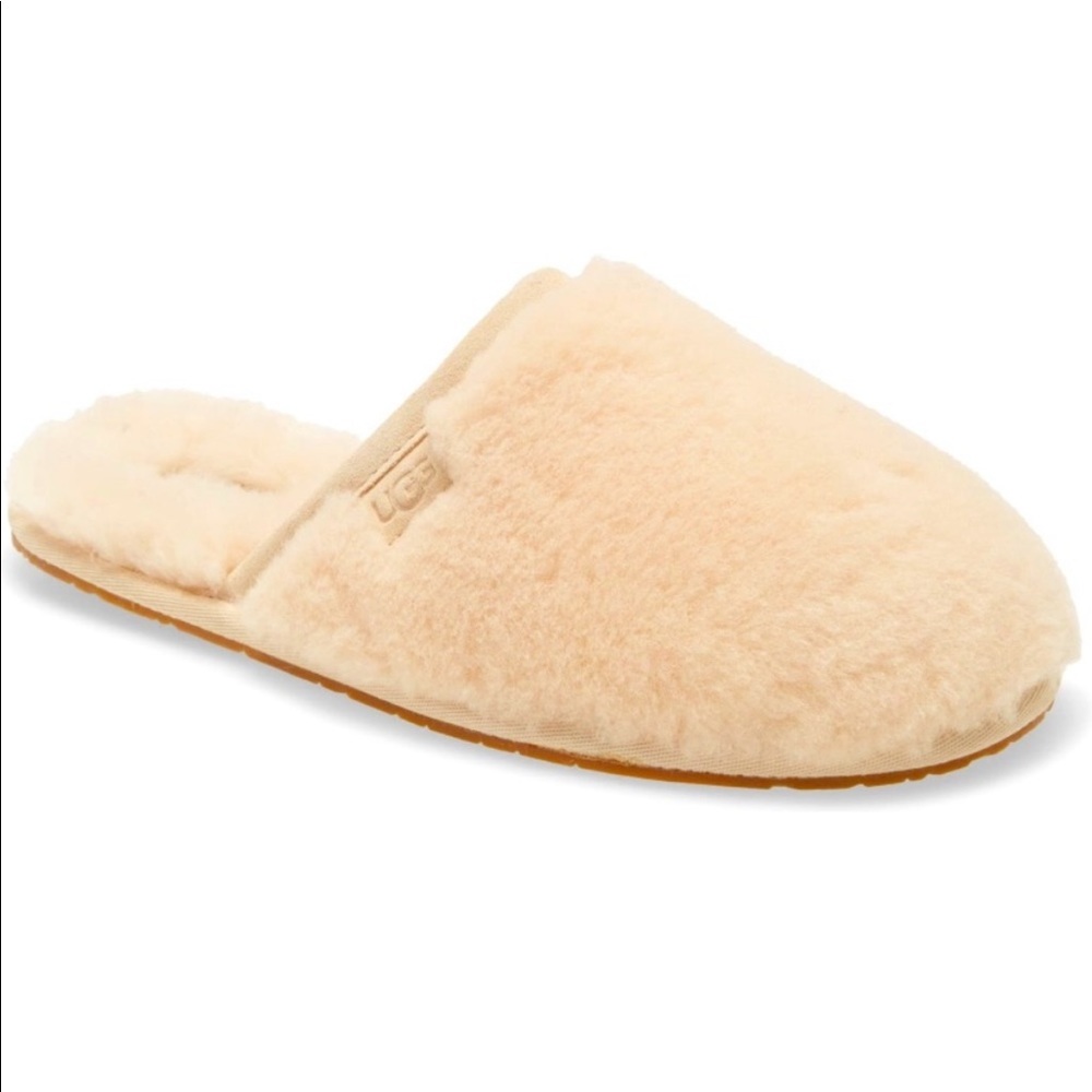 New UGG slipper new in box size US 11 cream fluffy 100% wool comfortable NIB